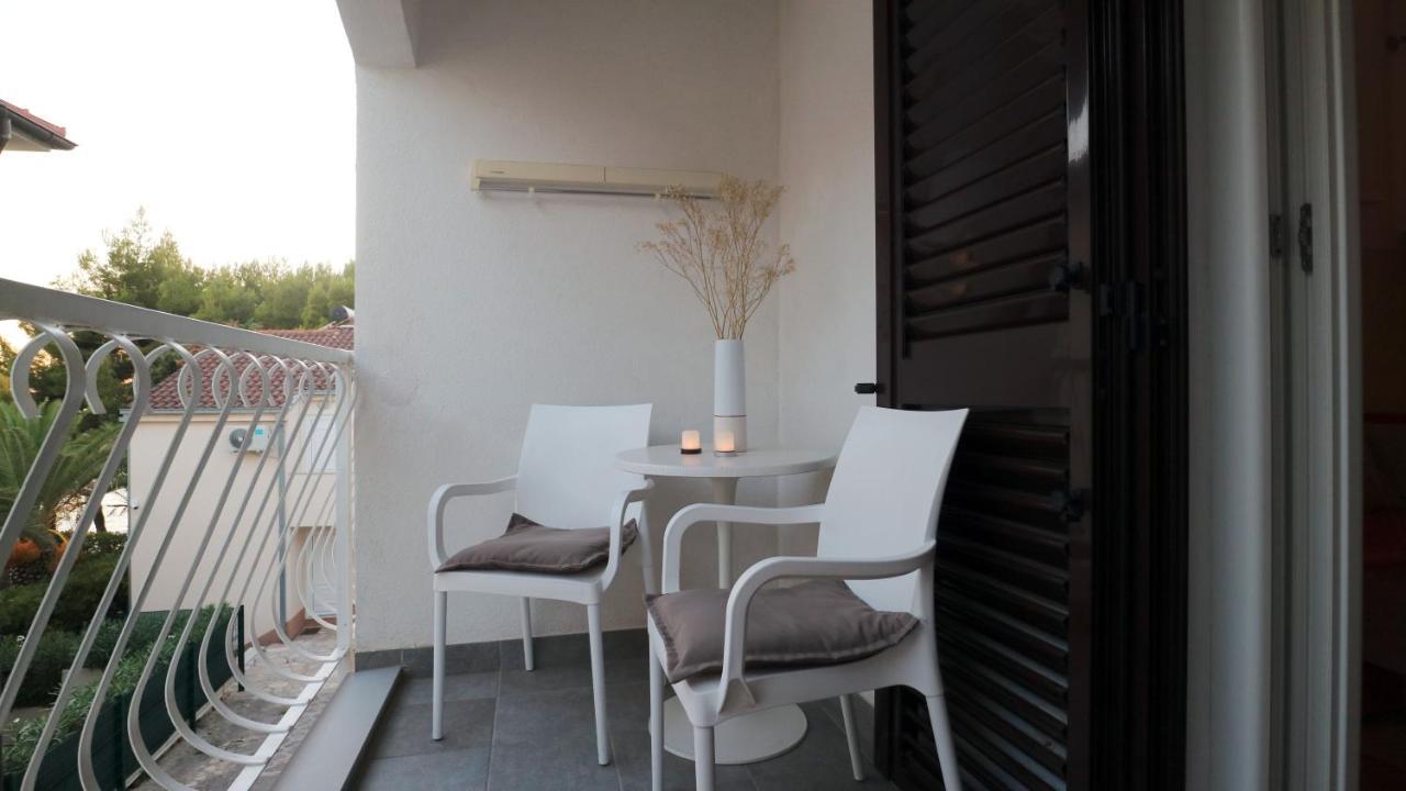 Apartment Ena - Lavica Podstrana Bagian luar foto