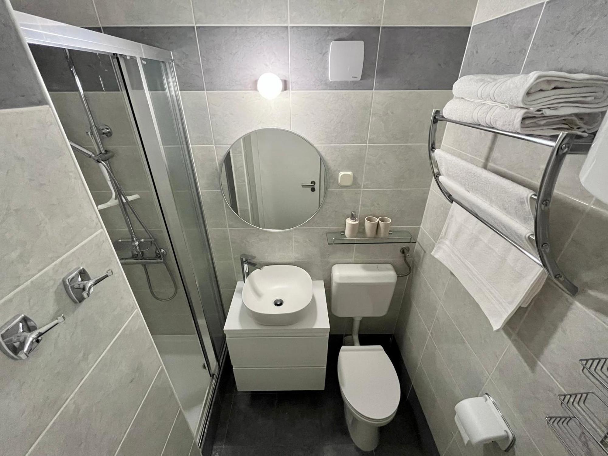 Apartment Ena - Lavica Podstrana Bagian luar foto